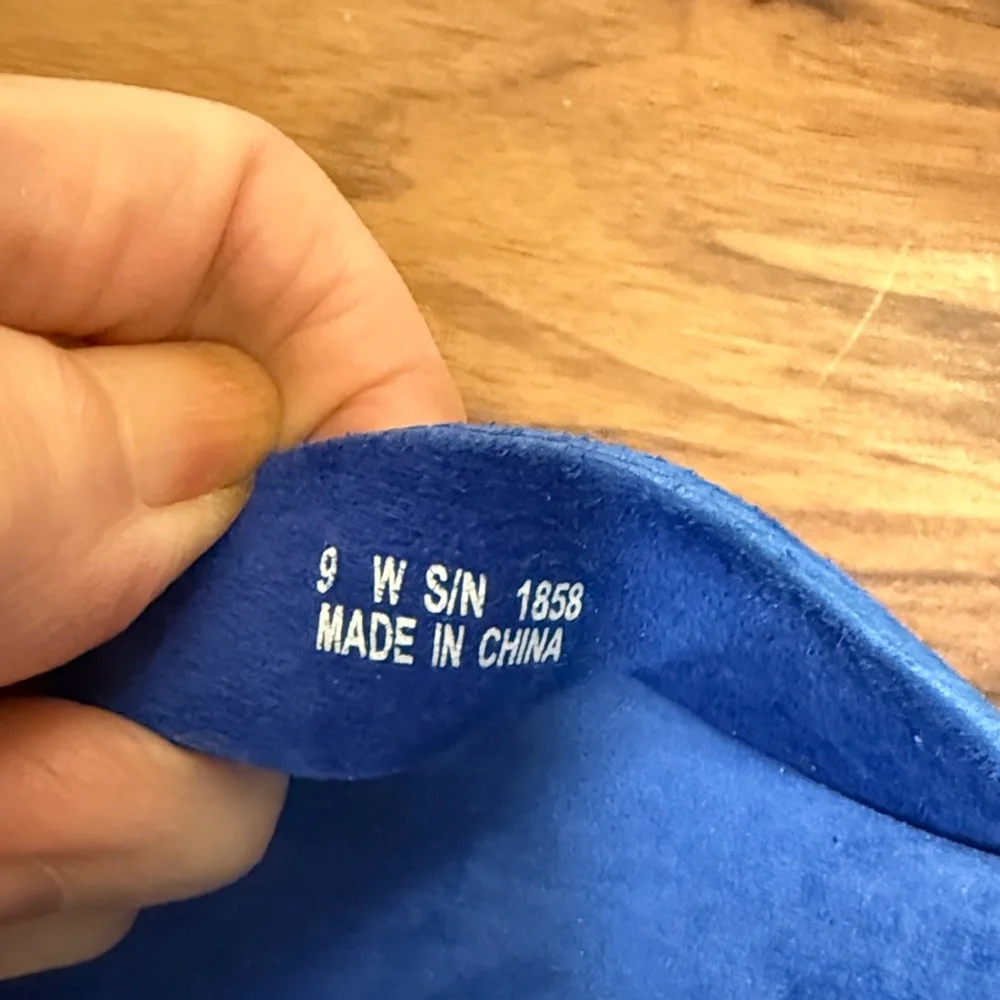 UGG Australia UMA Blue Suede Cork Wedge Woman’s Thong Sandals w/Studs. Size 9W. - Picture 10 of 10